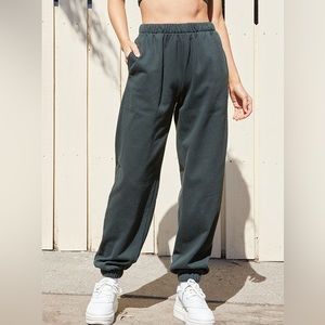 Brandy Melville John Galt green rosa sweatpants